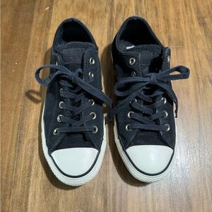 Women’s - Converse All Star Low top suede and shearling lined - size 7